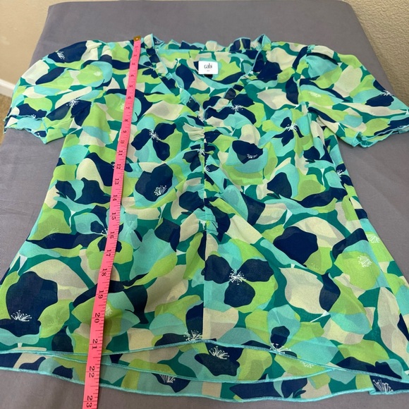 Cabi top women XS floral short sleeve lightweight trixie shirt blue & green - Picture 9 of 9